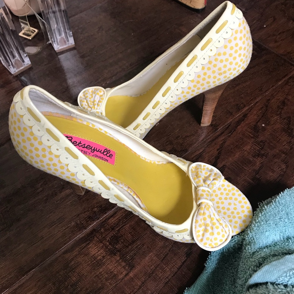 Heels - Picture 2 of 4